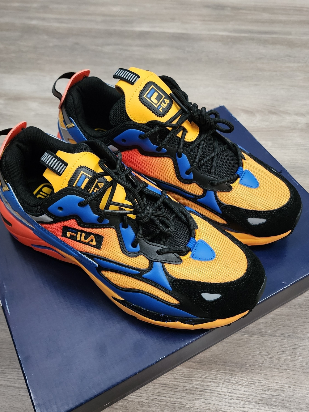 FILA Men's Ray Tracer Apex Chunky Athletic Sneakers - Size 9.5